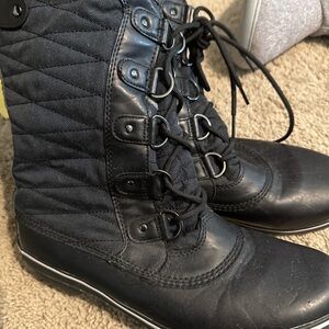JBU Black Lace-Up Quilted Snow Boots